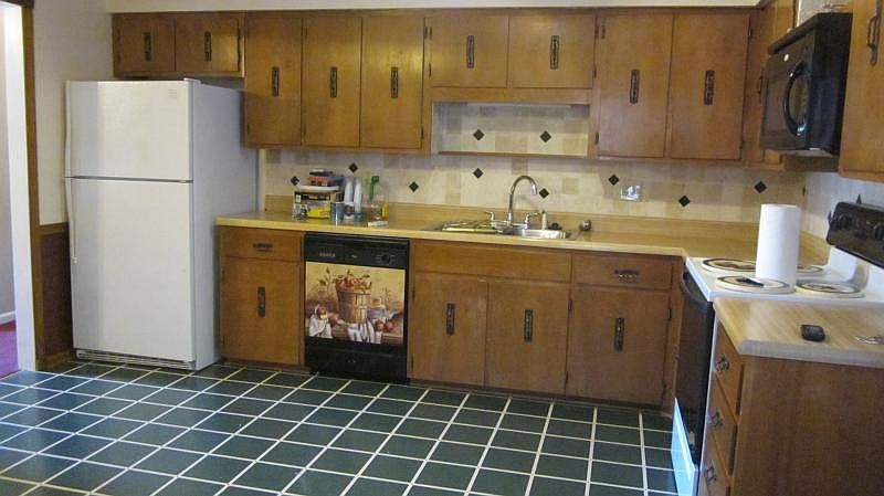 large eat in kitchen