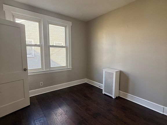 2nd image of 9 39th St Floor 1