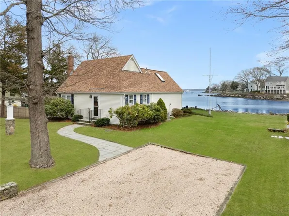 221 Earle Dr, North Kingstown, RI 02852