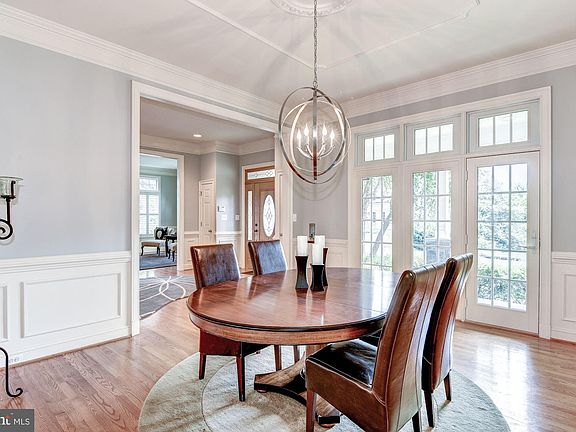 5th image of 1528 Dahlia Ct