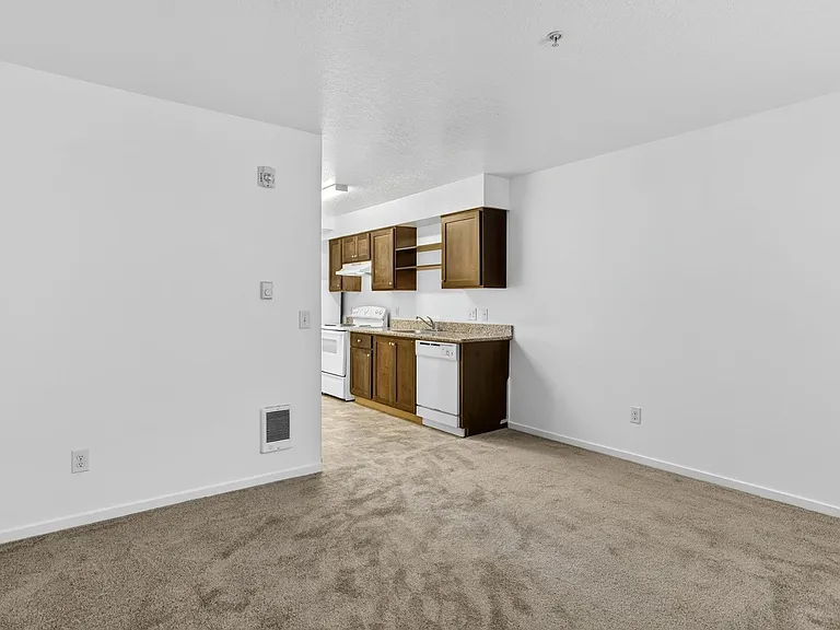 117-121 SE 125th Ave #151 — Photo 9