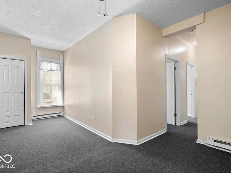 409 W Wiley St — Photo 5