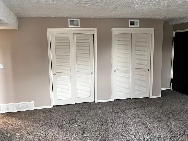 Bristol Square Apartments — Photo 38