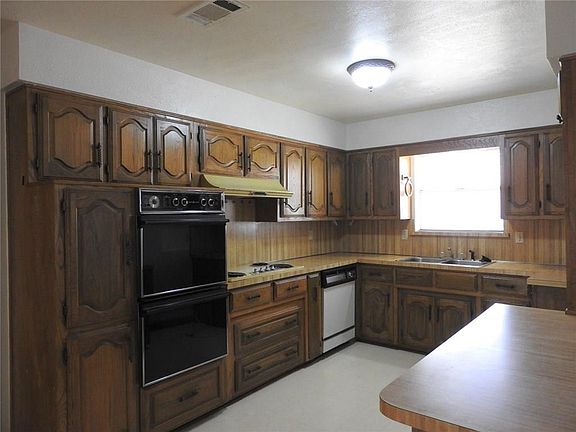 3rd image of 136 Shadybrook Dr