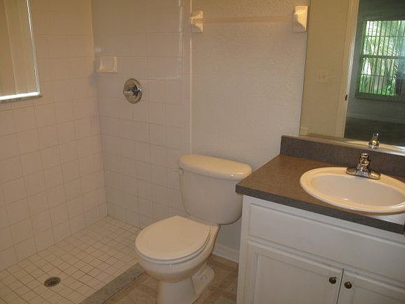 5th image of 1421 NE 32nd Ter