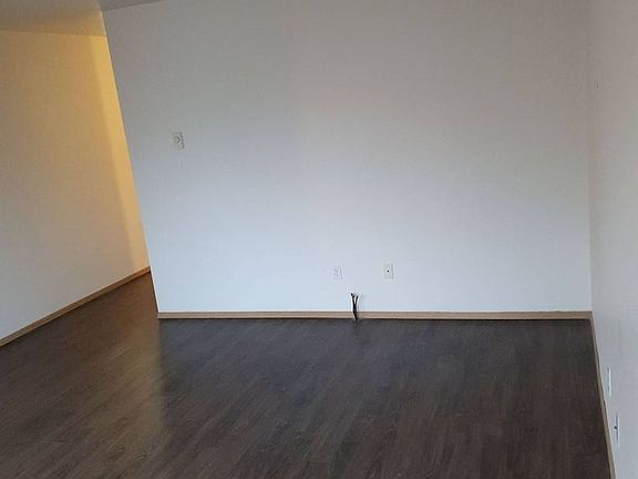 3rd image of 275 NW Clay Ct APT A
