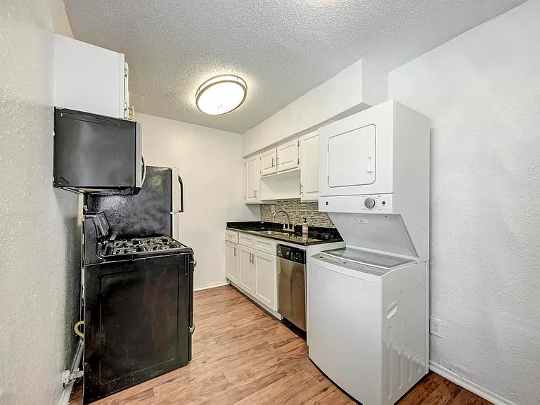 2401 Manor Rd #104 — Photo 17