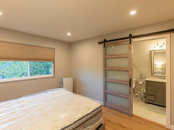 3rd image of 538 Hawthorn Ave #3