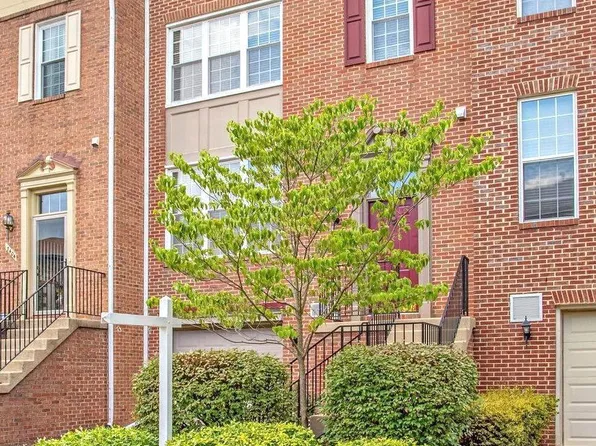 7402 Roudsby Ct, Alexandria, VA 22315