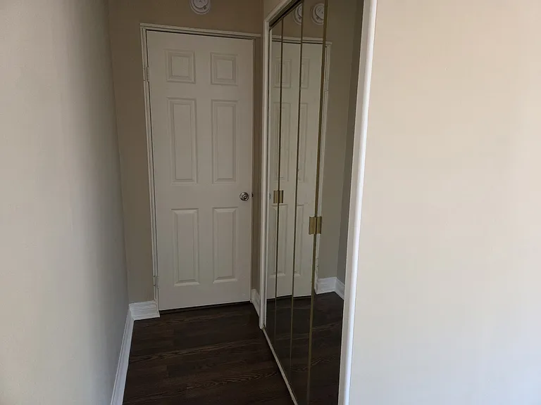 15219 Wyandotte St — Photo 19