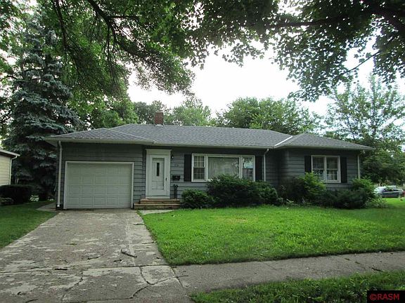 2nd image of 715 Armstrong Blvd S