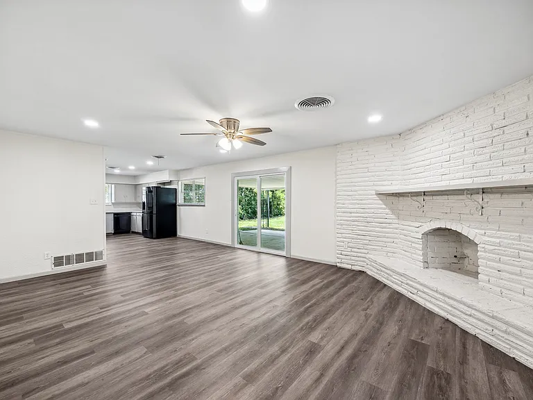 232 Hallmark Dr W — Photo 12