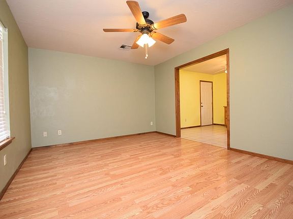 5th image of 1029 Cambridge Ct