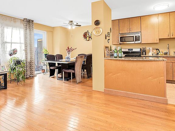 4th image of 2928 W 5th St #16E