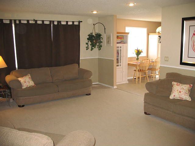 2nd image of 8604 NE Lewis Dr