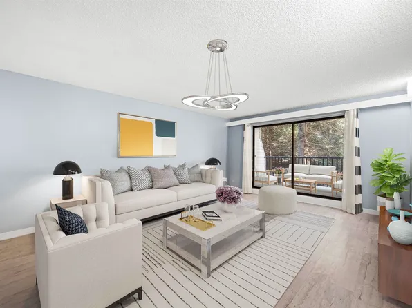 15238 100th Ave #110, Surrey, BC V3R 7T9