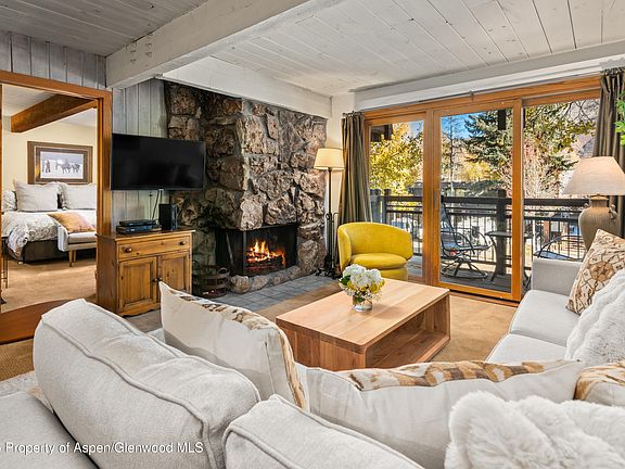 4th image of 131 E Durant Ave #202