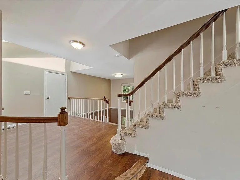830 Nykiel Ct — Photo 9