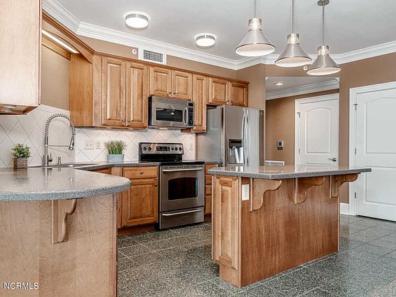 4th image of 4425 Arendell St Unit 409