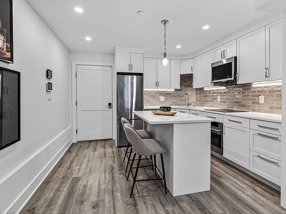 2nd image of 149 Charles St #4