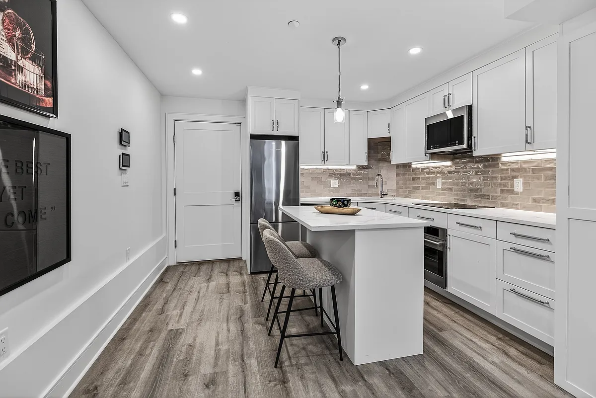 Building Photo - 149 Charles St #4
