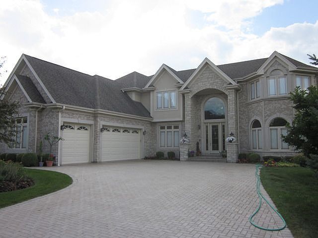 1st image of 326 Tuttle Dr