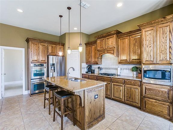 5th image of 7814 Glen Hollow Ln