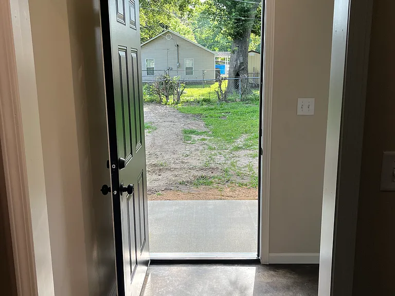 404 Locust Ave — Photo 19