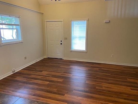 3rd image of 2317B University Ave