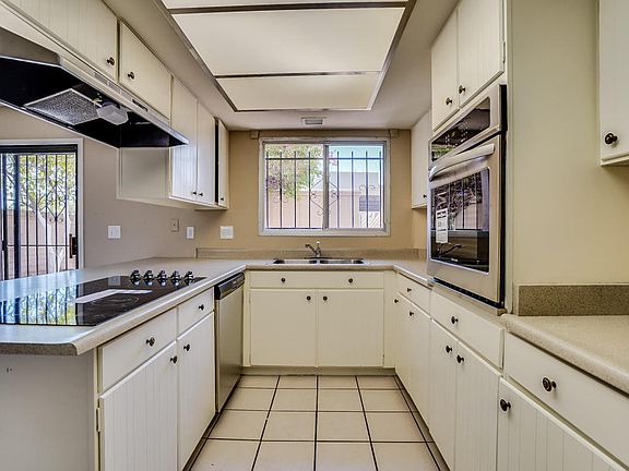 5th image of 2864 E Clarendon Ave