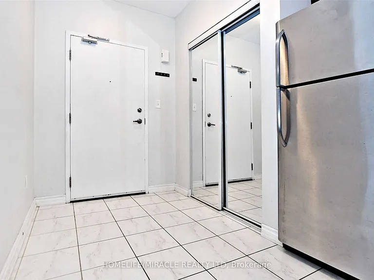 39 Ferndale Dr S #303 — Photo 3