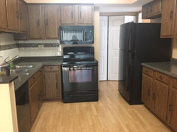 3rd image of 618 Burgess Ct