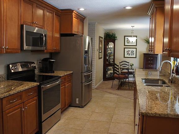 4th image of 1942 E Hampton Cir