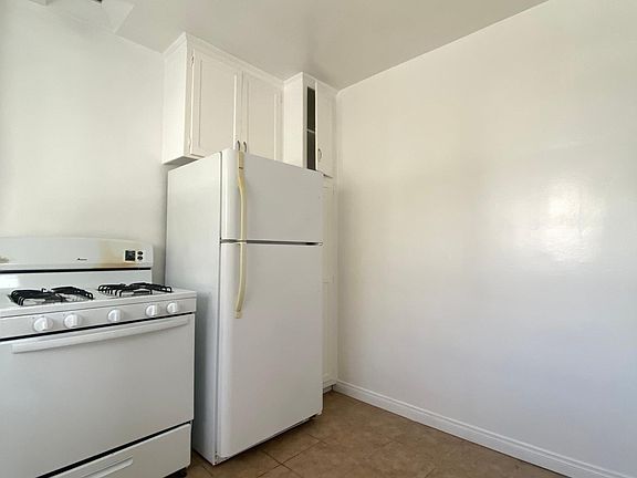 3rd image of 14324 Roscoe Blvd #5