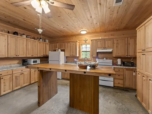 6409 Pohlman Rd, Saint Francisville, LA 70775
