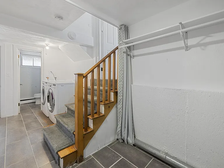 160 Ravenswood Rd — Photo 19