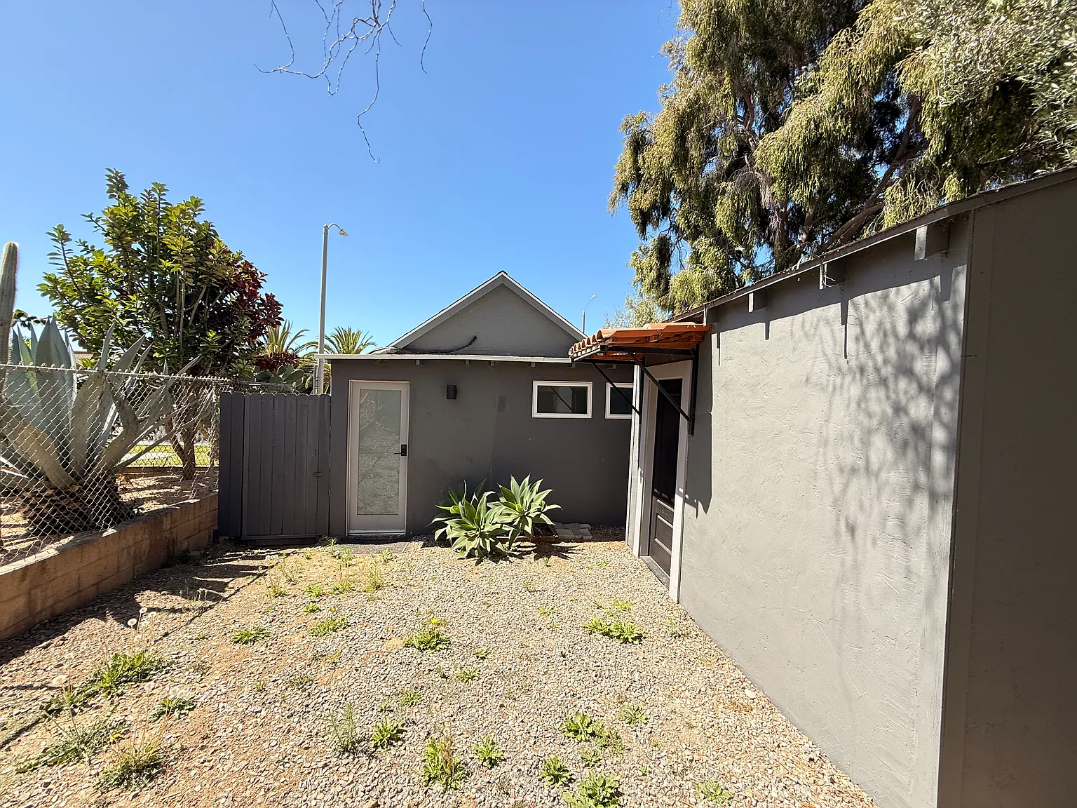 Studio, 580 sqft, $3,250 — Photo 1