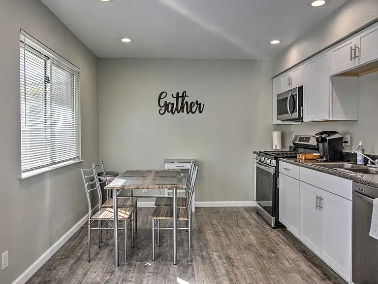 1208 Hupmobile Dr NE — Photo 6