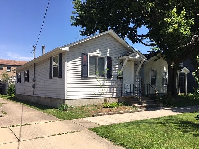 1st image of 222 W Superior St