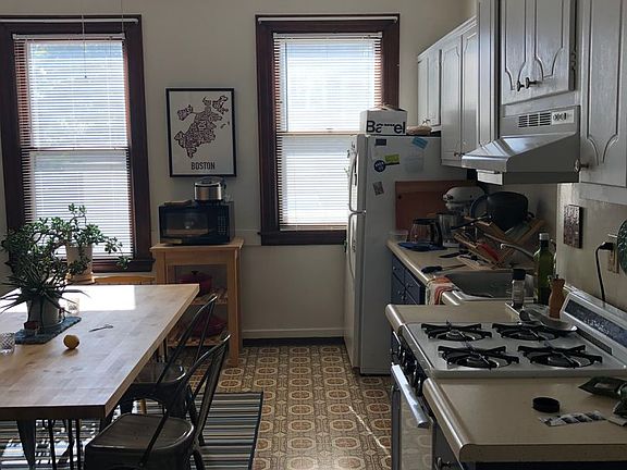 5th image of 98-100 Linden St #98A