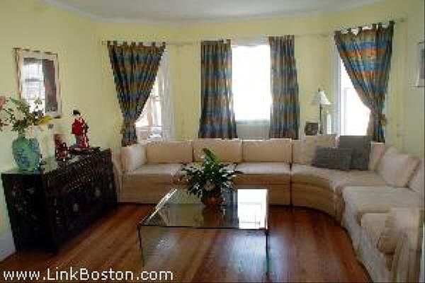 2nd image of 20 Russell St #2