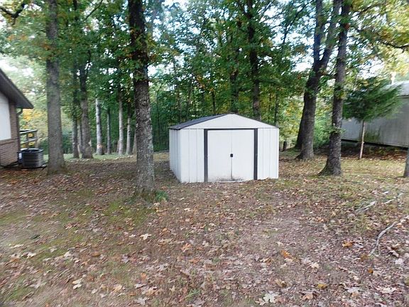 5th image of 605 Hickory Ln