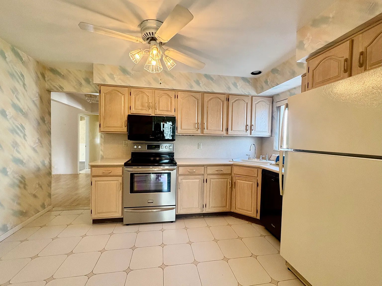 Hendrickson Ave, Lynbrook — Photo 4