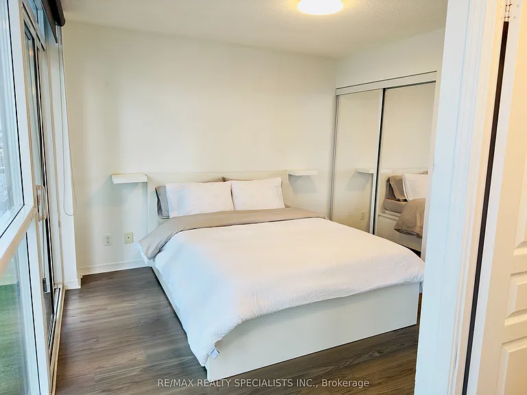 352 Front St W #1007 — Photo 13