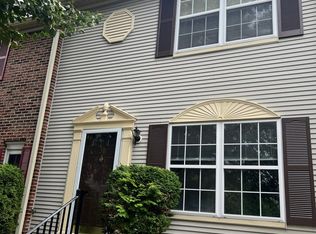 38 Colleen Ct, Kendall Park, NJ 08824