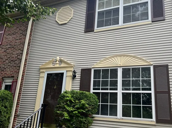 38 Colleen Ct, Kendall Park, NJ 08824