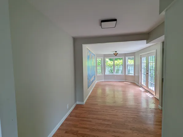 71 Sand Rd APT B, Colchester, VT 05446