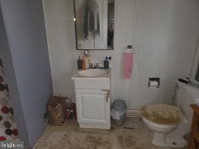 3rd image of 121 W Mount Vernon St