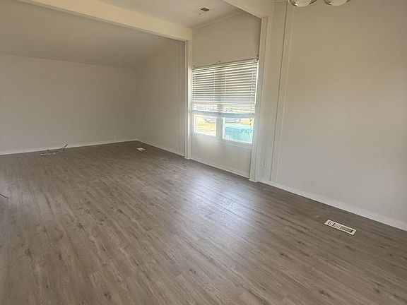 4th image of 10212 Tennessee St