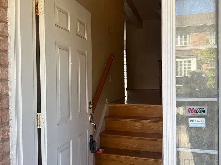 80 Acorn Pl #16 — Photo 4